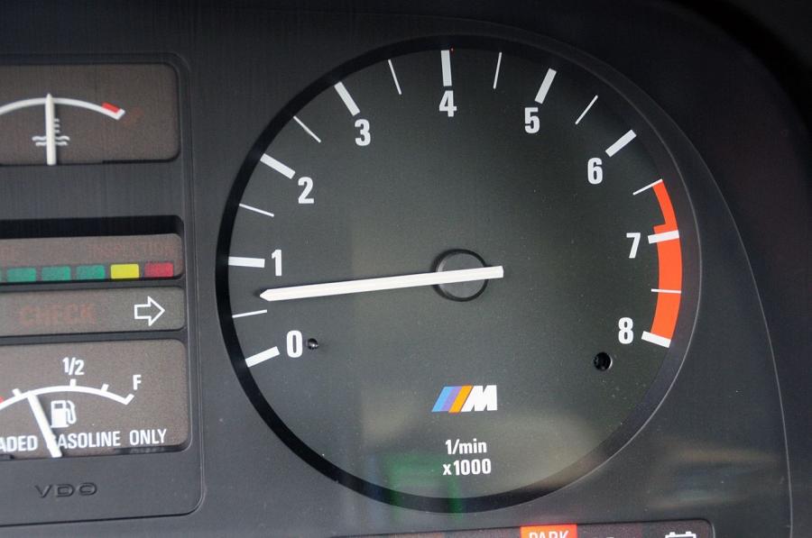  BMW M5 1988 года  (фото 28 из 47)